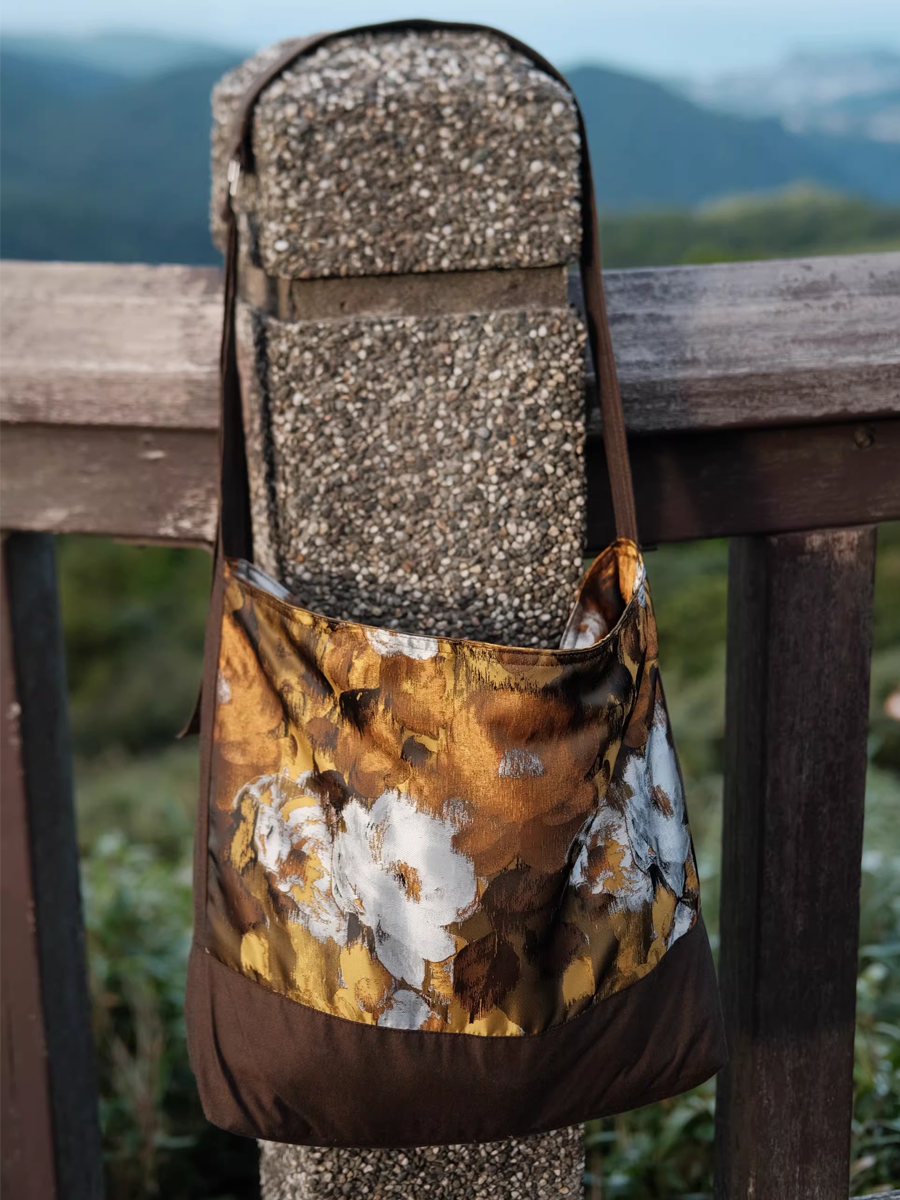 Brown Floral Painting Spliced Crossbody Bag