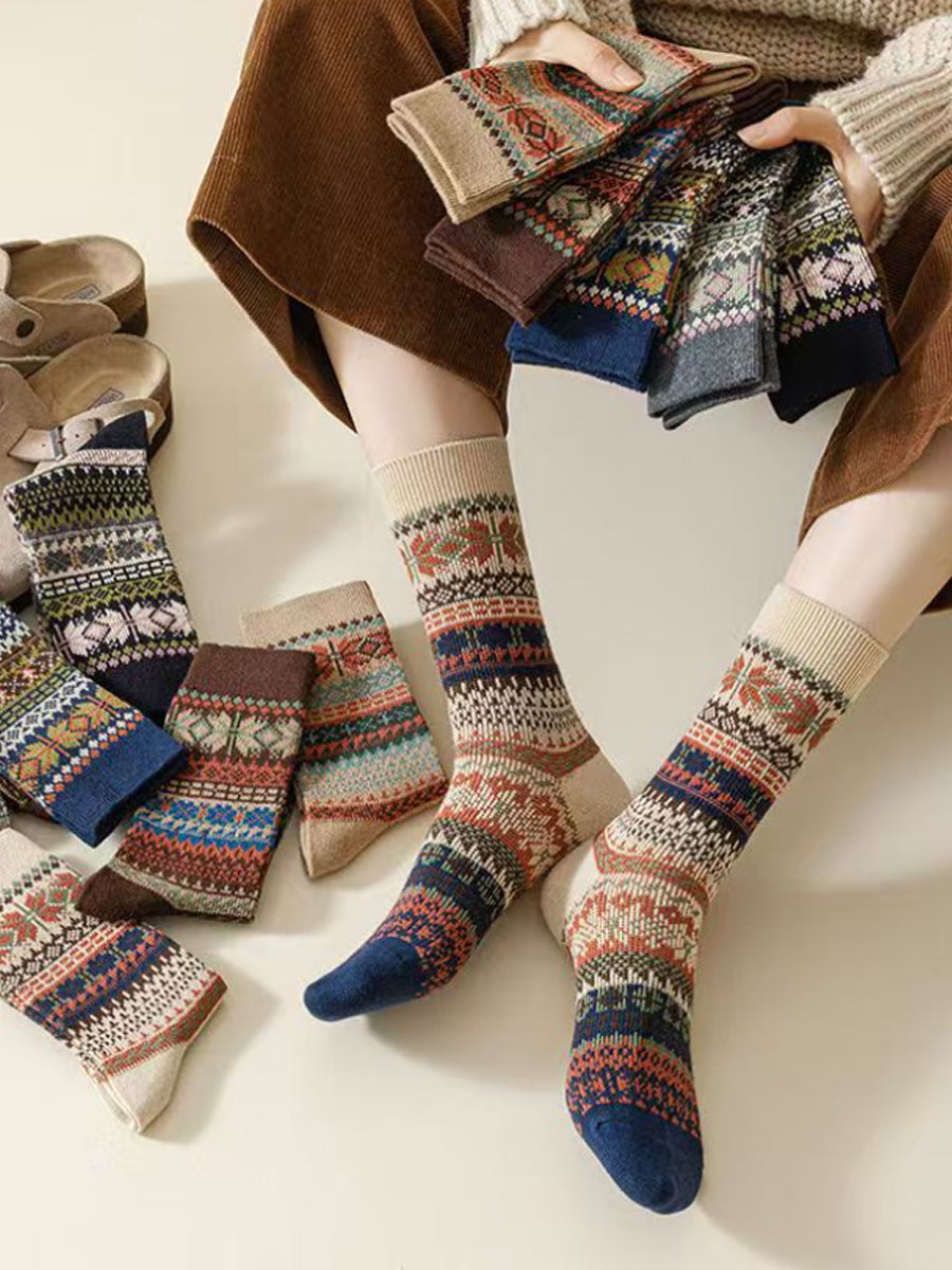6 Pairs Women Vintage Winter Stripe Cotton Socks Secondary image