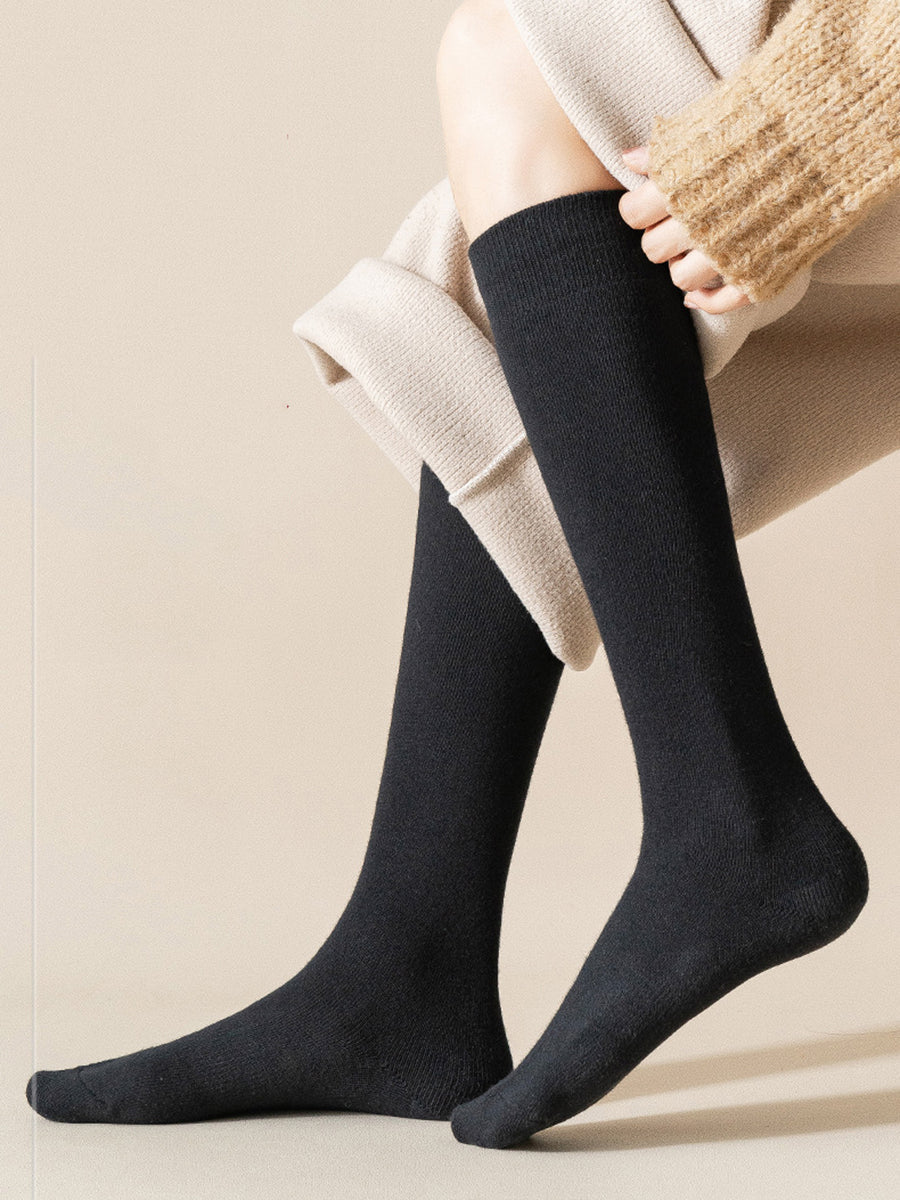 2 Pairs Women Artsy Pure Color Long Socks Secondary image