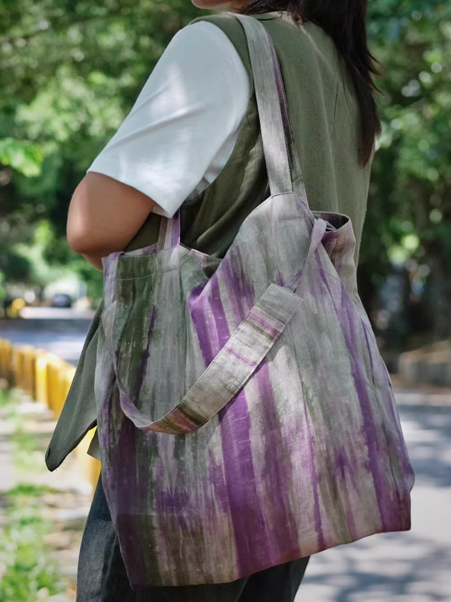 Irregular Tie-dye Lightweight Shoulder Bag Secondary image
